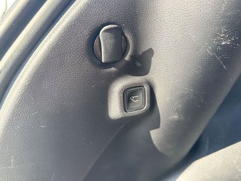Used 2018 Jeep Compass Latitude w/ Popular Equipment Group FWD image 32