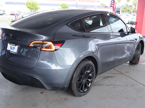 Used 2023 Tesla Model Y Long Range AWD/4WD image 5