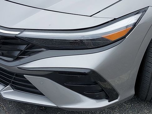 Used 2024 Hyundai Elantra Limited image 30