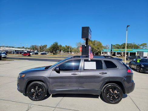 Used 2021 Jeep Cherokee Latitude Plus image 2