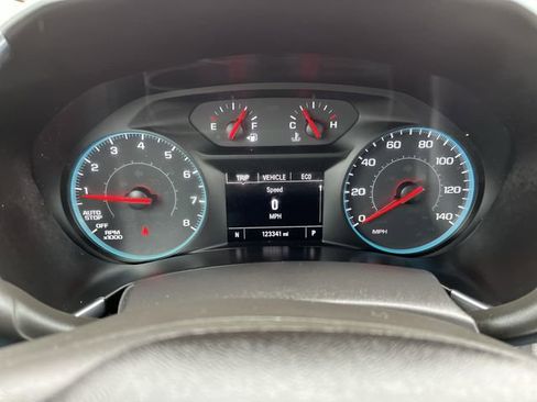 Used 2018 Chevrolet Equinox LT FWD image 12