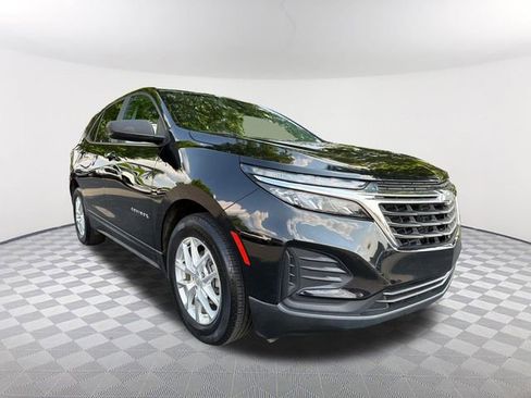 Used 2022 Chevrolet Equinox LS w/ LS Convenience Package FWD image 3