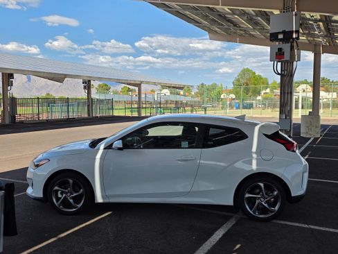 Used 2019 Hyundai Veloster 2.0 FWD image 2