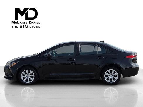 Used 2024 Toyota Corolla LE image 3
