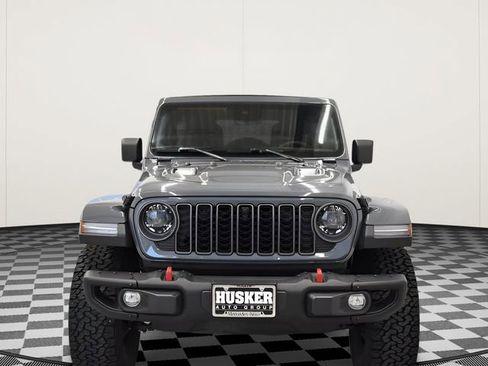Used 2025 Jeep Wrangler Unlimited Rubicon image 3