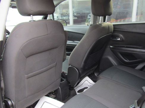 Used 2020 Chevrolet Trax LS image 12