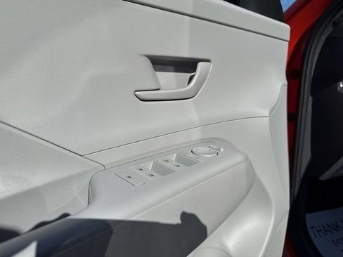 Used 2025 Hyundai Kona SEL AWD/4WD image 25
