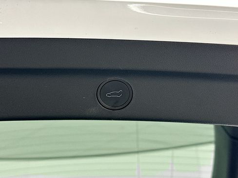 Used 2023 Tesla Model Y 2WD image 30