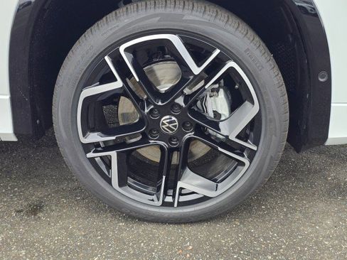 New 2026 Volkswagen Tiguan SEL R-Line image 9