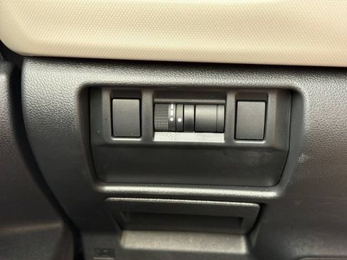 Used 2025 Subaru Forester Premium AWD/4WD image 19