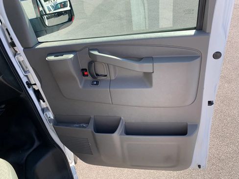 Used 2018 Chevrolet Express 2500 w/ Driver Convenience Package RWD image 21