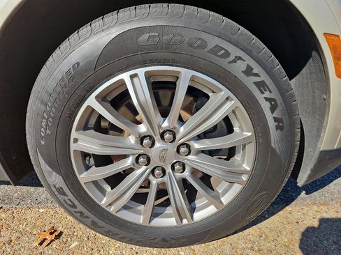 Used 2017 Cadillac XT5 Luxury w/ Driver Awareness Package image 25