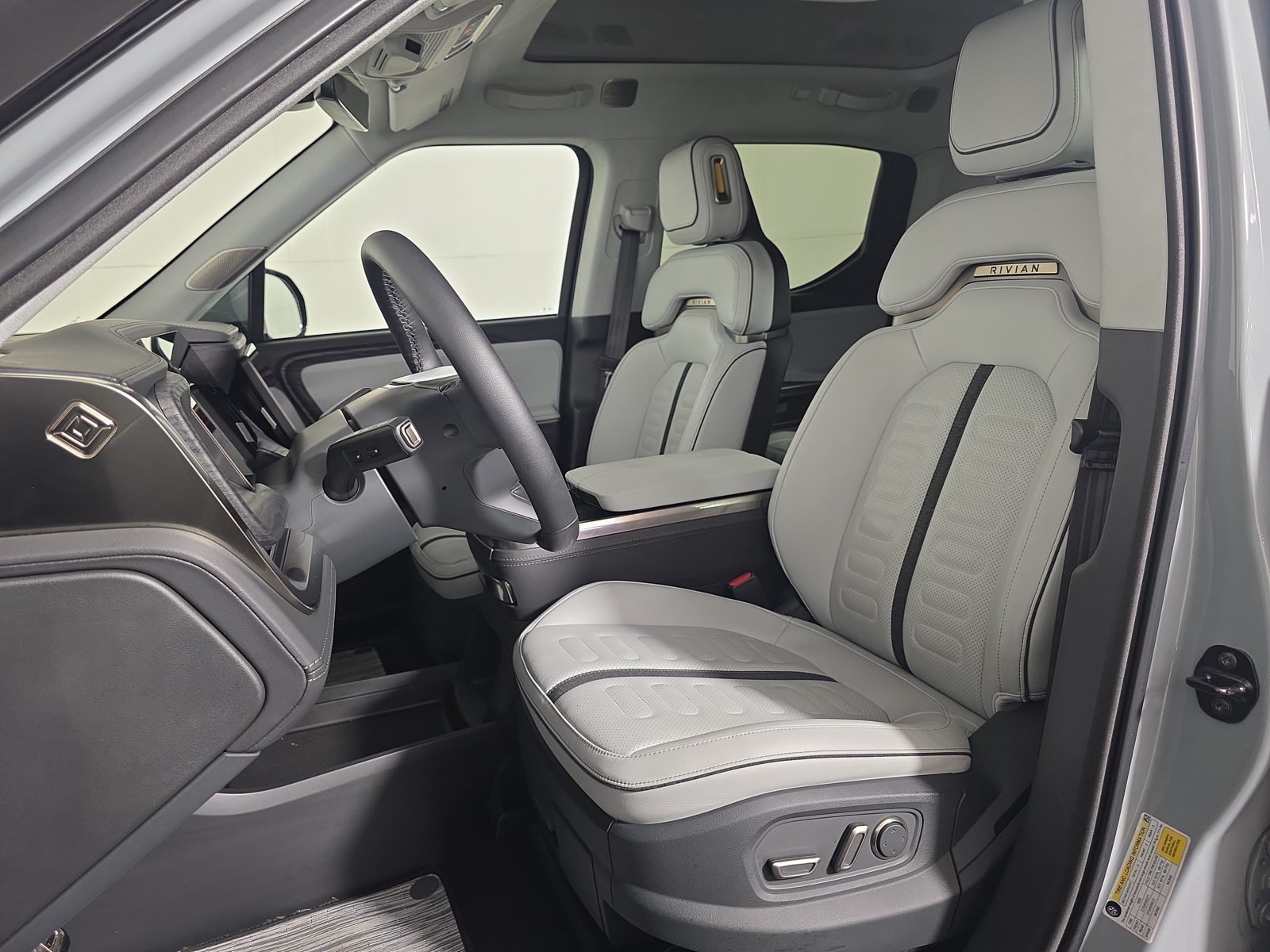 Used 2023 Rivian R1T Launch Edition AWD/4WD image 20