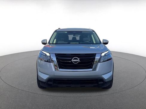 Used 2025 Nissan Pathfinder SV image 3