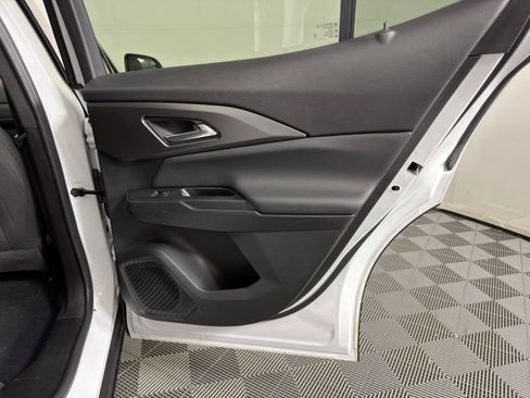 Certified 2025 Chevrolet Equinox EV LT FWD image 14
