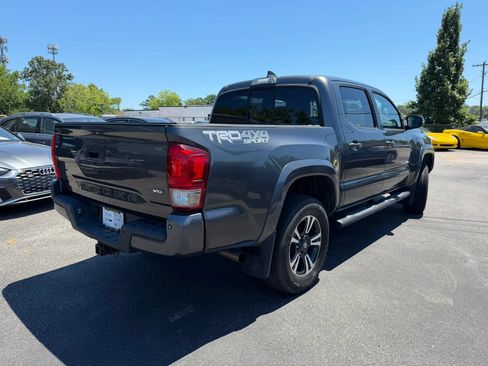 Used 2016 Toyota Tacoma TRD Sport w/ Premium & Technology Package AWD/4WD image 3