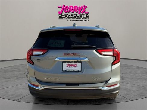 Used 2024 GMC Terrain SLT image 4