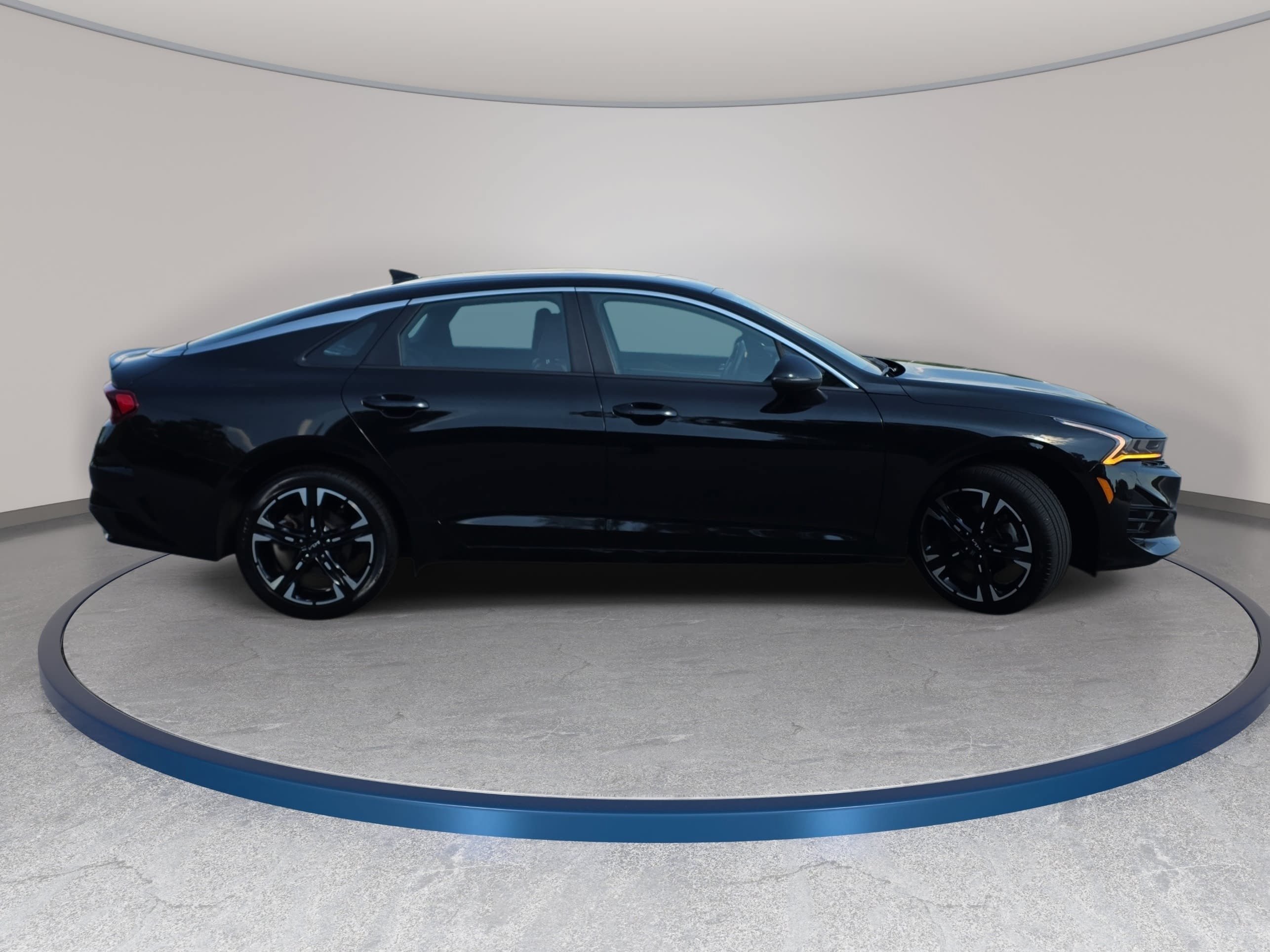Used 2024 Kia K5 GT-Line w/ GT-Line Premium Package FWD image 4