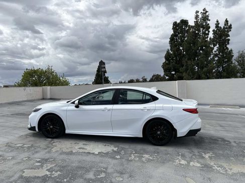 Used 2025 Toyota Camry SE image 10