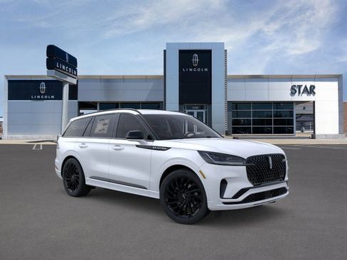 Used 2026 Lincoln Aviator Reserve AWD/4WD image 7