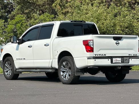 Used 2019 Nissan Titan SV w/ SV Convenience Package AWD/4WD image 6