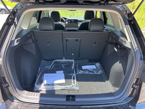 New 2026 Volkswagen Taos SE FWD image 13