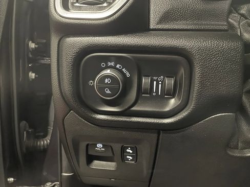 Used 2019 RAM 1500 Laramie image 28