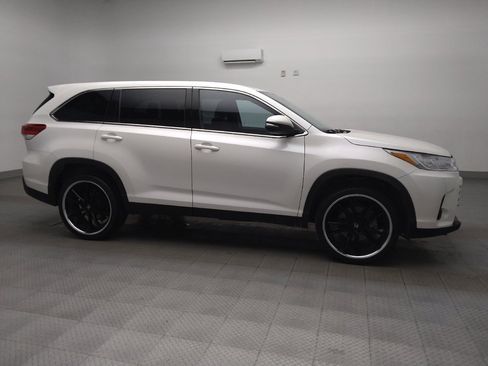 Used 2019 Toyota Highlander LE image 11