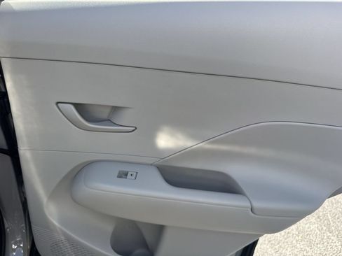 Used 2025 Hyundai Kona SEL FWD image 16
