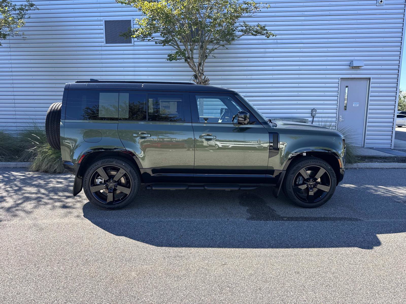 New 2026 Land Rover Defender 110 X-Dynamic SE AWD/4WD image 5