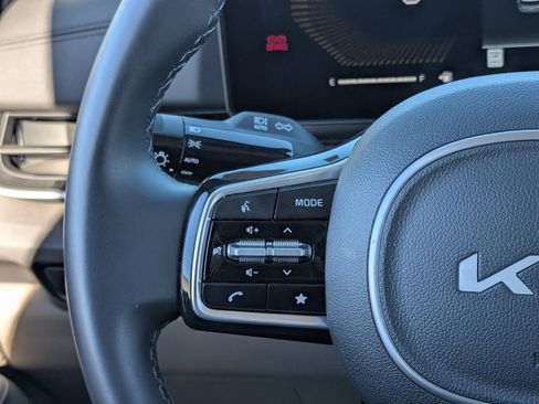 Used 2026 Kia Carnival EX image 25