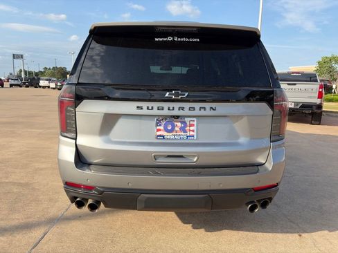 Used 2025 Chevrolet Suburban Z71 AWD/4WD image 8