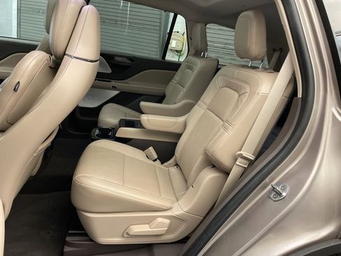 Used 2021 Lincoln Aviator Reserve w/ Equipment Group 201A RWD image 22