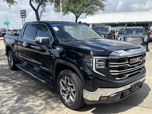 Used 2025 GMC Sierra 1500 SLT RWD image 16