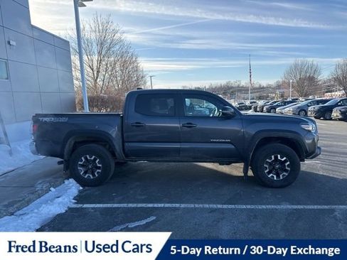 Used 2023 Toyota Tacoma TRD Off-Road image 3