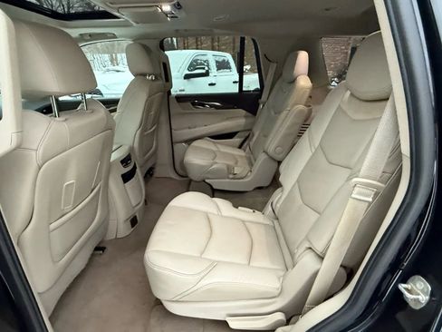 Used 2020 Cadillac Escalade Premium Luxury image 25