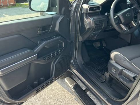 Used 2025 Toyota Tacoma SR5 w/ SR5 Upgrade Package AWD/4WD image 13
