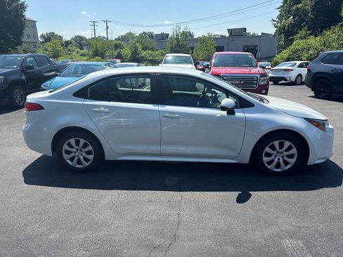 Used 2025 Toyota Corolla LE FWD image 1