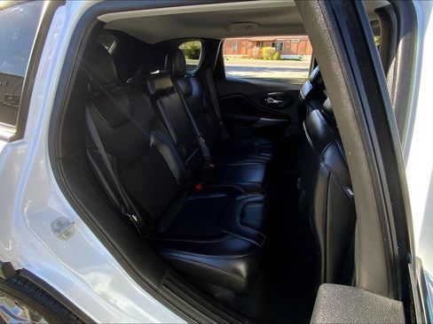 Certified 2021 Jeep Cherokee Latitude Plus AWD/4WD image 27