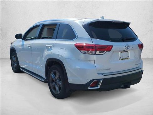 Used 2017 Toyota Highlander Limited Platinum image 7