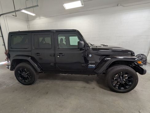 Used 2024 Jeep Wrangler Unlimited Sahara AWD/4WD image 3