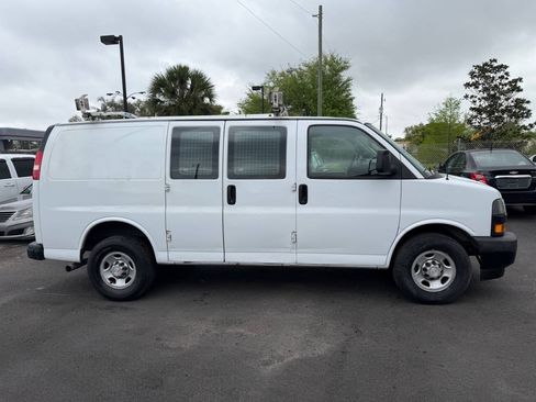 Used 2018 Chevrolet Express 2500 w/ Driver Convenience Package RWD image 10