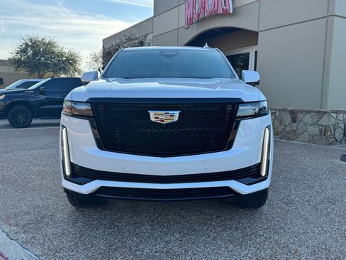 Used 2022 Cadillac Escalade ESV Sport w/ Touring Package image 5