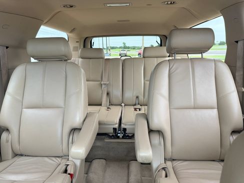 Used 2009 Chevrolet Suburban LT RWD image 17
