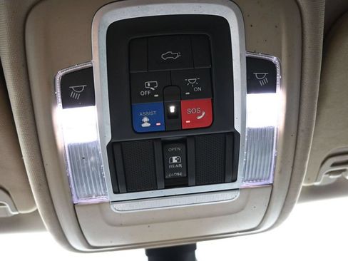 Used 2020 RAM 1500 Laramie AWD/4WD image 19