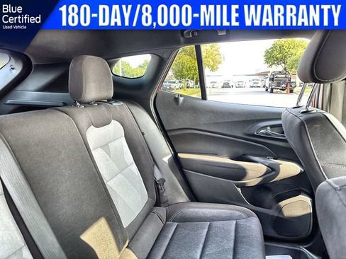 Used 2024 Chevrolet Trax RS FWD image 17
