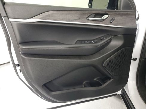 Used 2025 Jeep Grand Cherokee L Limited w/ Luxury Tech Group II image 13