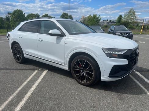 Used 2023 Audi Q8 Premium Plus w/ Premium Plus Package AWD/4WD image 3