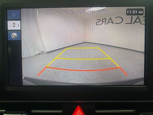 Used 2025 Hyundai Elantra SE image 23