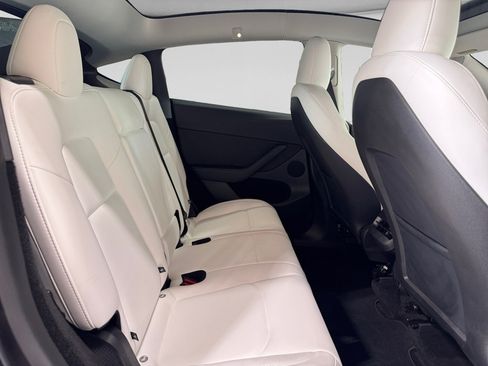 Used 2025 Tesla Model Y Long Range RWD image 20
